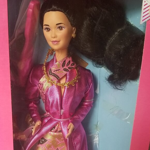 1990 Dolls of the World Malaysian Barbie - Picture 1 of 8